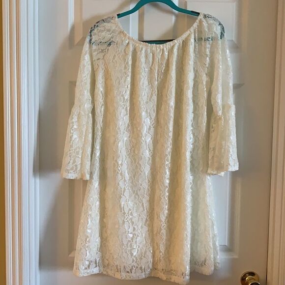 Cezanne medium mini lace dress over lining with bell sleeves - Picture 2 of 8